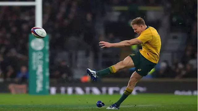 Wallaby Hodge puts half a hand up for more flyhalf duties - SABC News - Breaking news, special reports, world, business, sport coverage of all South African current events. Africa's news leader.