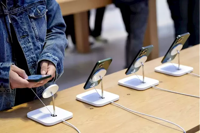 Apple expects to sustain iPhone sales in 2022 as market slows