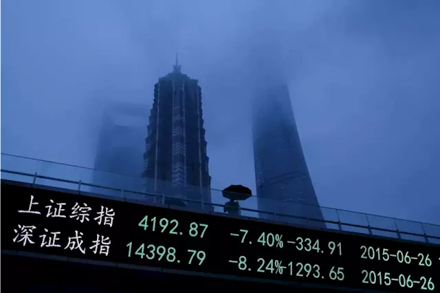 Chinese, Hong Kong Stocks Sink on Real Estate Jitters By Investing.com