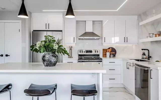 Stunning Sun-Soaked and Airy Suite Hits the Mississauga Market