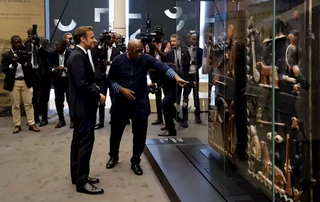 Art Industry News: Crowds Have Thronged Benin’s Presidential Palace to See the 26 Astounding Artworks Restituted From France + Other Stories | Artnet News