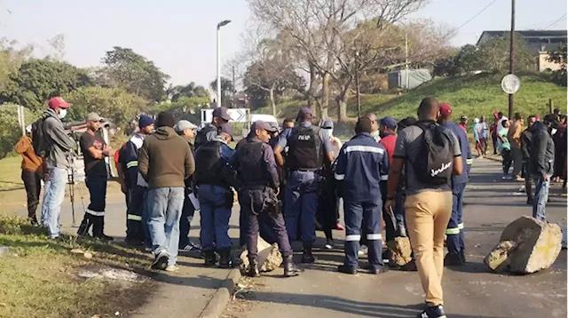 Residents in oThongathi in KZN protest over water issues - SABC News - Breaking news, special reports, world, business, sport coverage of all South African current events. Africa's news leader.