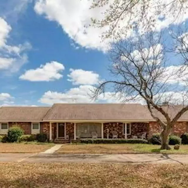 Expensive homes on the market in Dothan