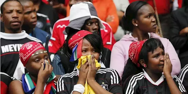 Orlando Pirates fans visit Senzo Meyiwa 's mother - SABC News - Breaking news, special reports, world, business, sport coverage of all South African current events. Africa's news leader.