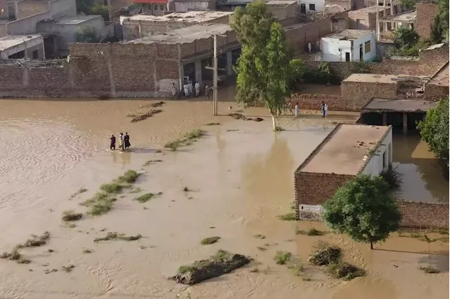 Business Maverick: Pakistan flood death toll passes 1,000 in ‘climate catastrophe’