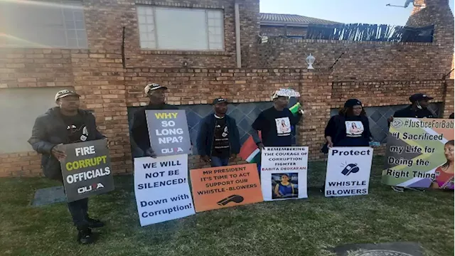 Outa demonstrating outside Gauteng Health calls for action against those implicated in Deokaran's murder - SABC News - Breaking news, special reports, world, business, sport coverage of all South African current events. Africa's news leader.