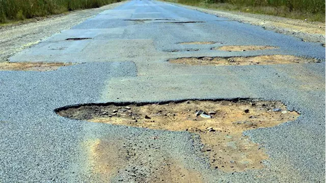 KZN south coast community start project to fix potholes - SABC News - Breaking news, special reports, world, business, sport coverage of all South African current events. Africa's news leader.