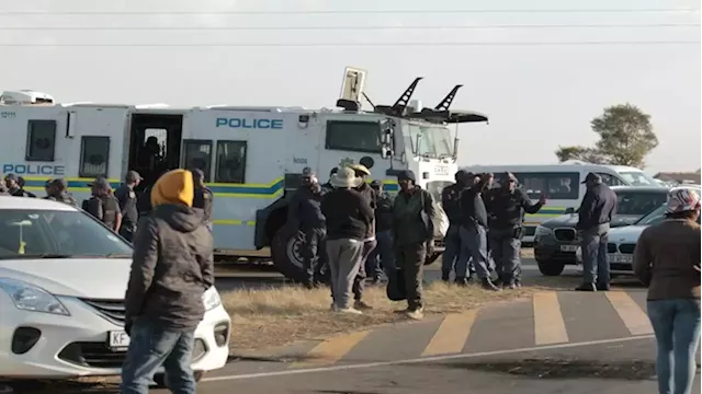 Law enforcement team to visit Krugersdorp amid illegal mining protests - SABC News - Breaking news, special reports, world, business, sport coverage of all South African current events. Africa's news leader.