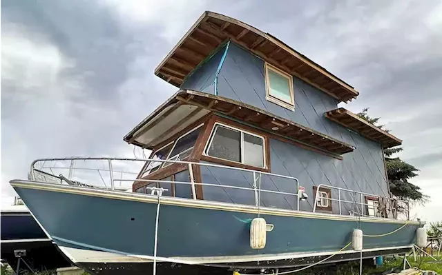 'Betty White' Houseboat Hits The Toronto Market for $199,000