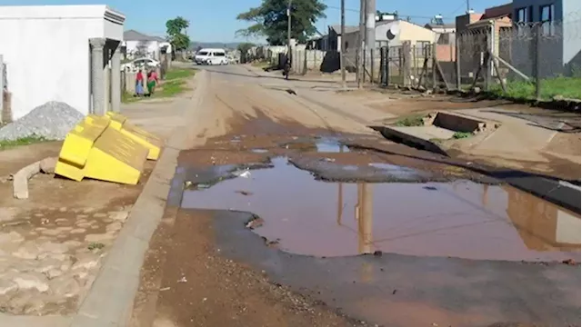 Potholes affecting commuters between Giyani and Modjadjiskoof, Limpopo - SABC News - Breaking news, special reports, world, business, sport coverage of all South African current events. Africa's news leader.