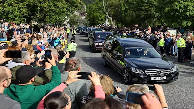 Queen Elizabeth II's body makes its way to Edinburgh - SABC News - Breaking news, special reports, world, business, sport coverage of all South African current events. Africa's news leader.