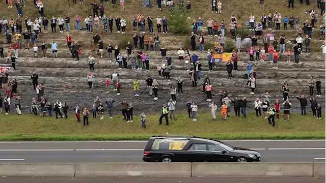 Queen Elizabeth's coffin arrives in Edinburgh as mourners line streets - SABC News - Breaking news, special reports, world, business, sport coverage of all South African current events. Africa's news leader.