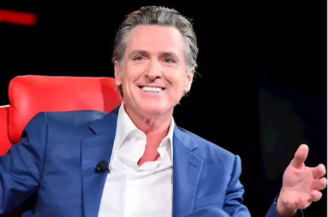 California governor signs bill forcing social media company transparency