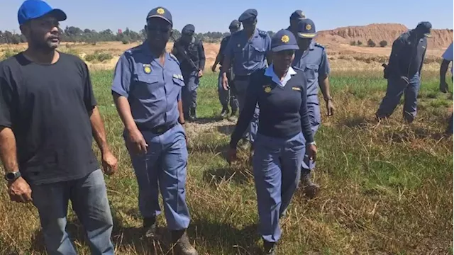 Hundreds of youth line up in Kimberly for SAPS recruitment programme - SABC News - Breaking news, special reports, world, business, sport coverage of all South African current events. Africa's news leader.