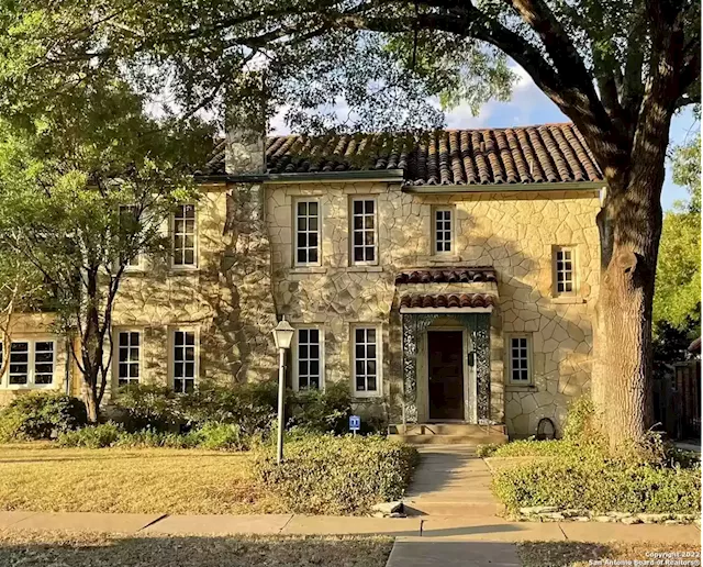 A San Antonio home with mosaic ceilings and a bar that looks like a piano is back on the market