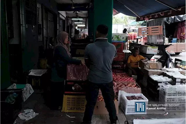 Kuala Lumpur market traders complain of illegal foreign competition | The Malaysian Insight