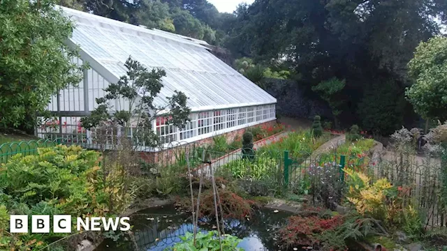 Guernsey S﻿tates seeks company to repair 18th Century glasshouses