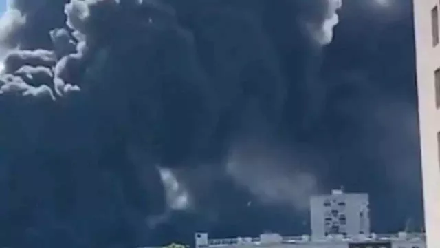 Video: Massive fire breaks out at world's biggest produce market in Paris