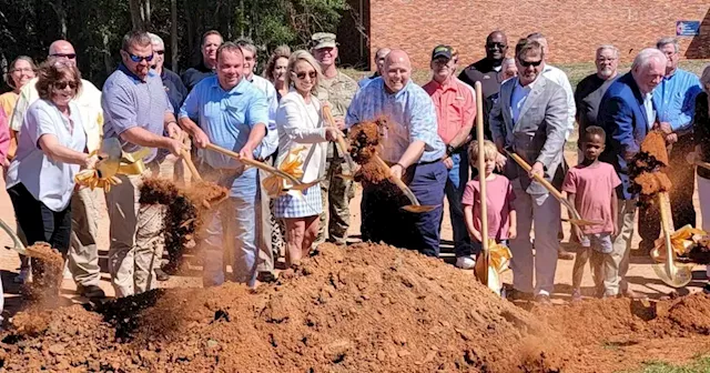 New Ozark farmers market moves forward with groundbreaking