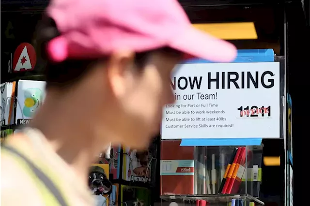 Latest jobless claims fall to 193,000, underscoring still-tight labor market | CNN Business