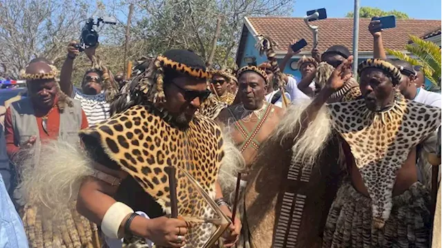 AmaZulu King Misuzulu arrives at Echobeni Palace for reed dance - SABC News - Breaking news, special reports, world, business, sport coverage of all South African current events. Africa's news leader.