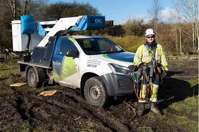 Electric company to invest £6m and implement 5% cut in its part of Lancashire customers’ bills