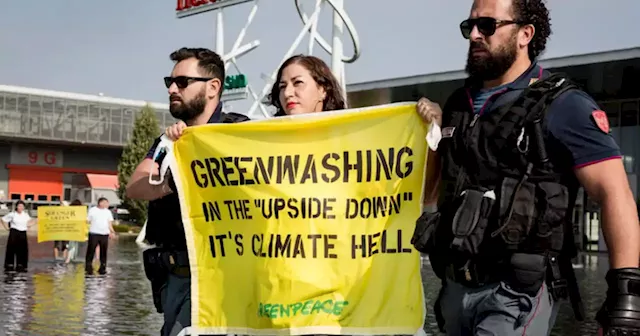 'Gas Is Green... Washing': Greenpeace Disrupts Industry Conference in Milan