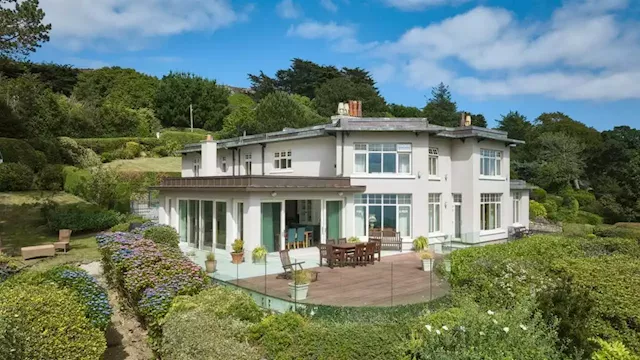 Room with a view: This stunning home on the southern slopes of the Howth peninsula is on the market for just under €5 million | IMAGE.ie