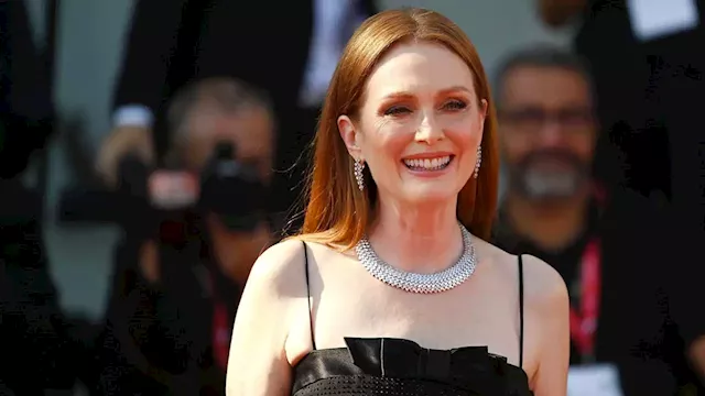 Julianne Moore recalls being told to 'look prettier' by the industry