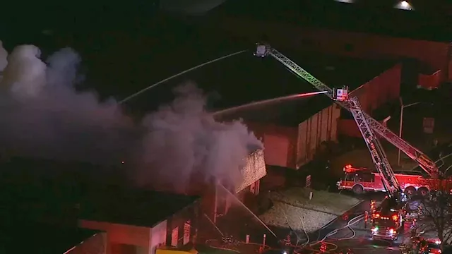 Fire at Schaumburg business draws large firefighter response