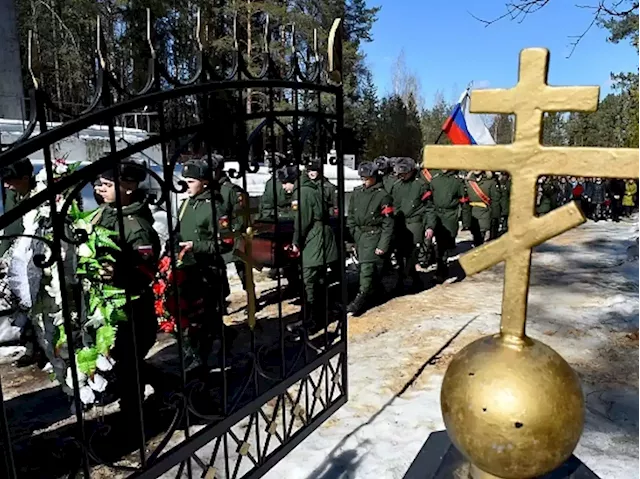 A man who beat his mother to death got a hero's burial in Russia after he signed up to fight in Ukraine | Business Insider