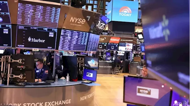 US stocks finish higher as bank shares rebound