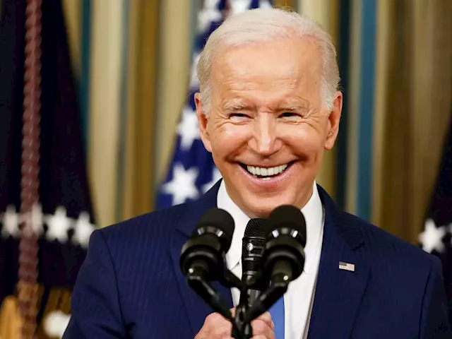 Biden's classified records bumbling is a gift for Trump | Business Insider