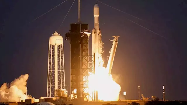 SpaceX's most powerful rocket returns to flight and nails synchronized landing | CNN Business