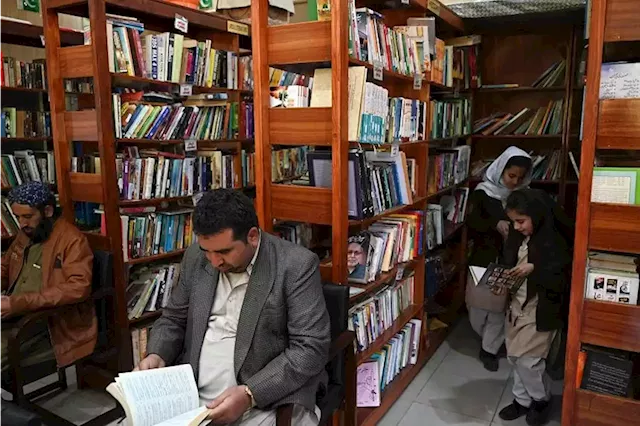 Library thrives in Pakistan's 'wild west' gun market town