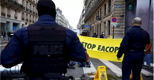 Protesters target BNP in Paris over loan to oil company