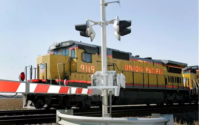 Kansas becomes the 10th state to require 2-person train crews, despite the industry's objections