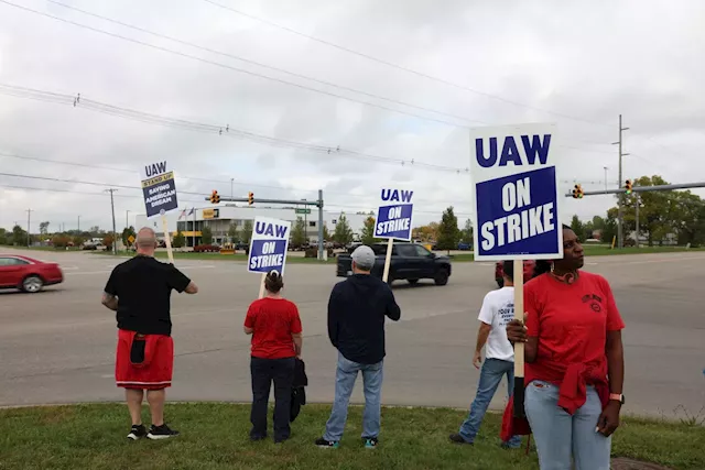 More Americans support striking auto workers than companies: poll