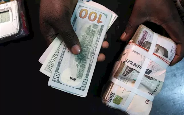 Naira falls to new low, trades N1,045/$ at parallel market