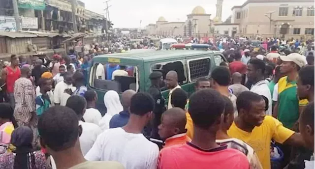 Correctional Service Bus Crashes Into Kwara Market, Injures Seven