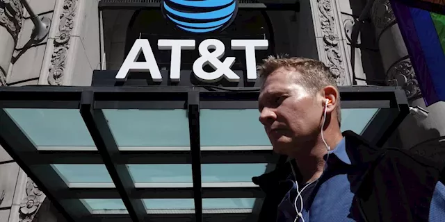 AT&T Beats Earnings Expectations, Raises Target for Free Cash Flow