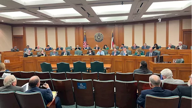 Texas House panel weighs $1.5 billion investment in border wall, after request from Abbott