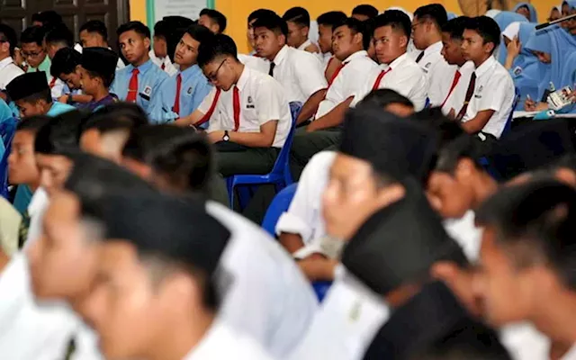 Teach finance, entrepreneurship in secondary schools, says Ahmad Maslan