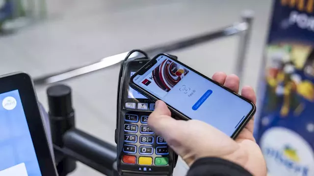 LA City Council moves to ban cashless retail business