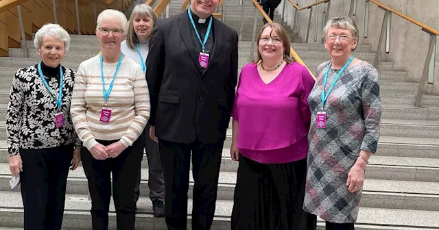 Priest opens parliamentary business with Time for Reflection