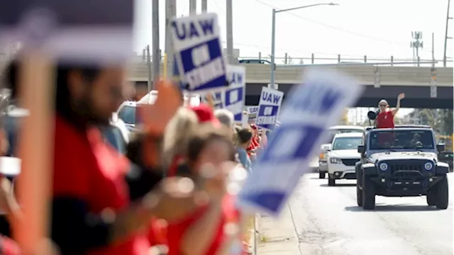 Striking auto workers and Detroit companies appear to make progress in contract talks - BNN Bloomberg