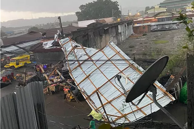 Strong winds damage tents in Davao City night market