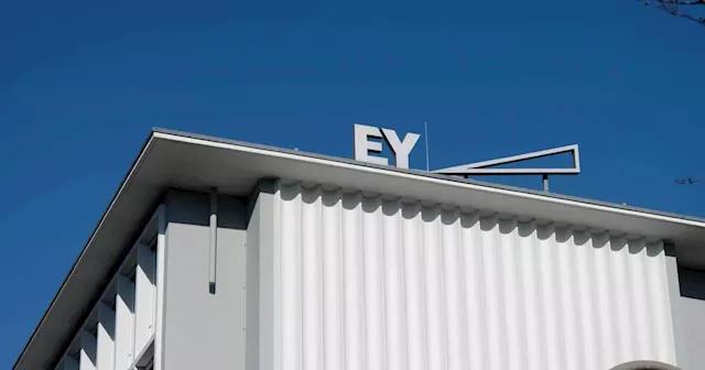 EY finance chief left after failure of spin-off plan