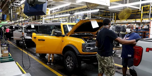 Ford, GM are in 'peak pain,' and this analyst thinks their stocks are a buy