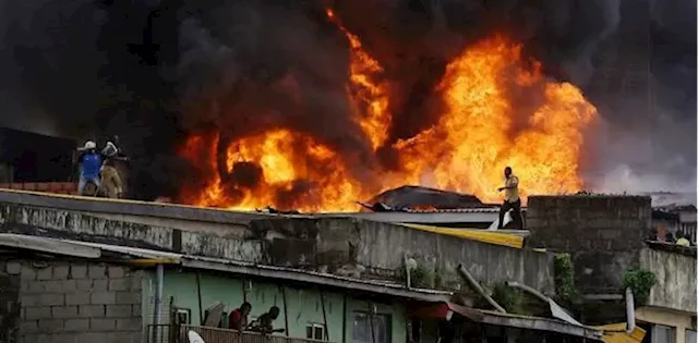 BREAKING: Fire Guts Ladipo Plank Market, Destroys Goods Worth Millions